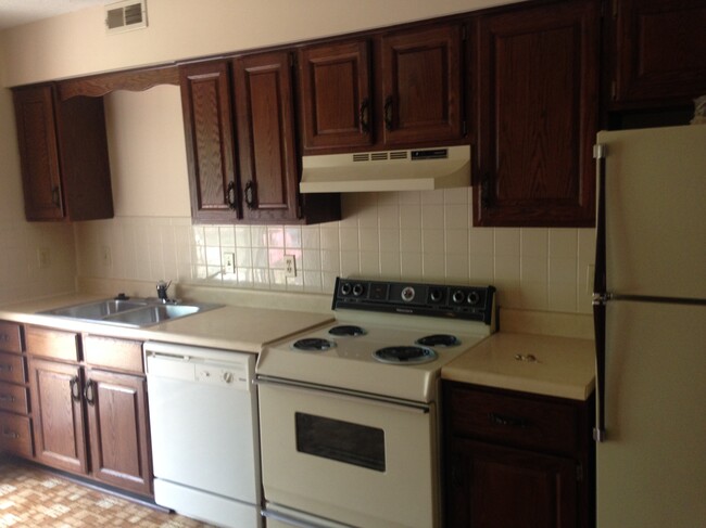 Building Photo - 4515 W Millbrook Dr