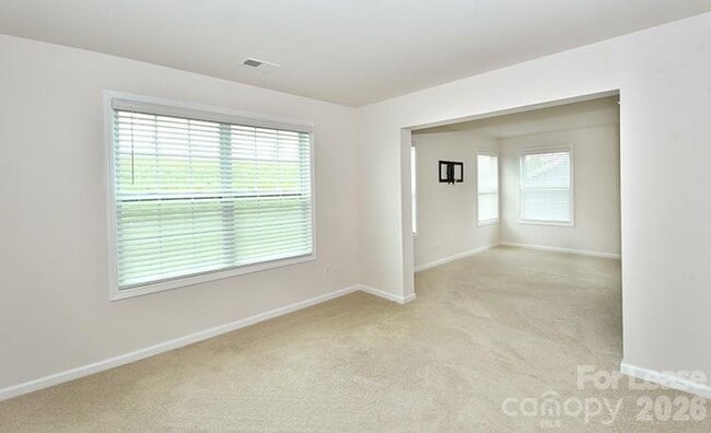 Building Photo - 6153 Sylvan Dr