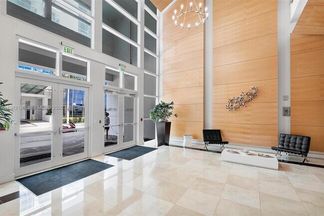 Building Photo - 350 NE 24th St