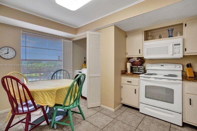 Building Photo - 14671 Bonaire Blvd
