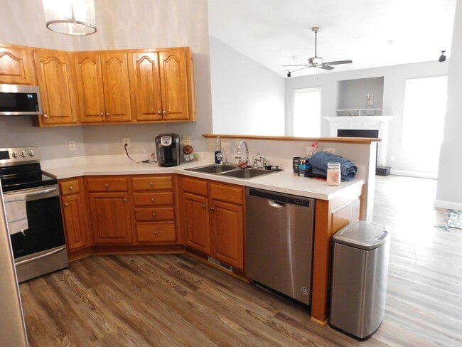 Building Photo - 305 Gibbs Rd