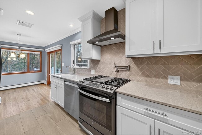 Building Photo - 350 Spring St