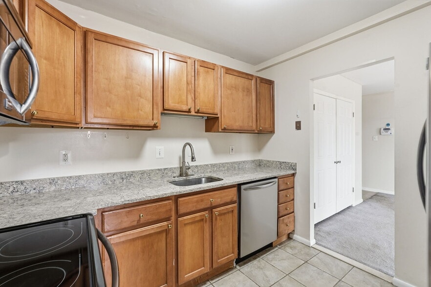 Building Photo - 6230 Edsall Rd