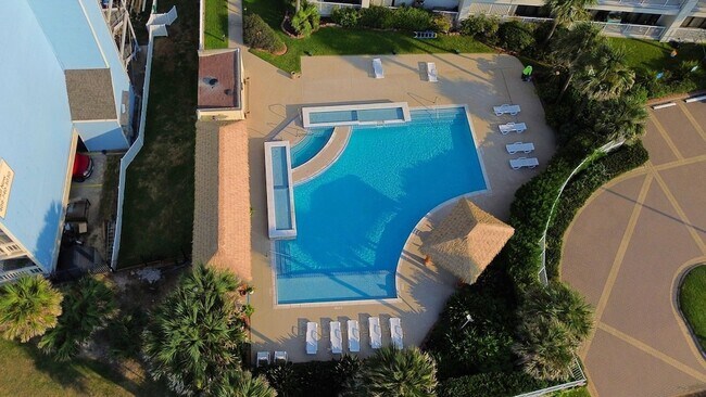 Building Photo - 7700 Seawall Blvd