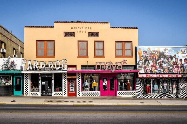 Building Photo - 2302 East Side Dr