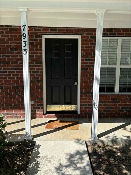 Building Photo - 7933 Shadow Oak Dr