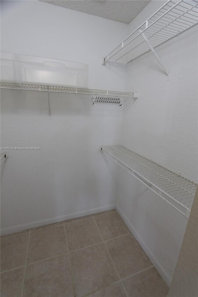 Building Photo - 2881 N Oakland Forest Dr