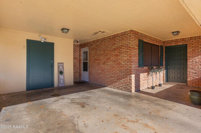 Building Photo - 104 Johnson St