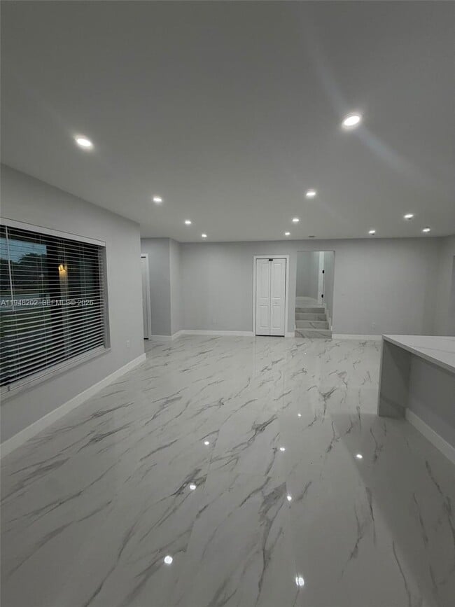 Building Photo - 1085 NW 191st St