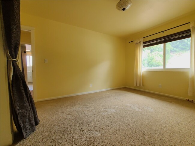 Building Photo - 12149 Country Club Ln