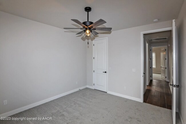 Building Photo - 504 Country Club Dr