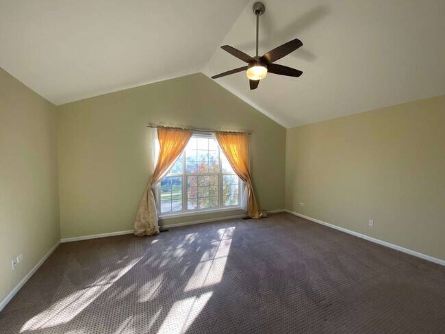 Building Photo - 2162 Yale Cir