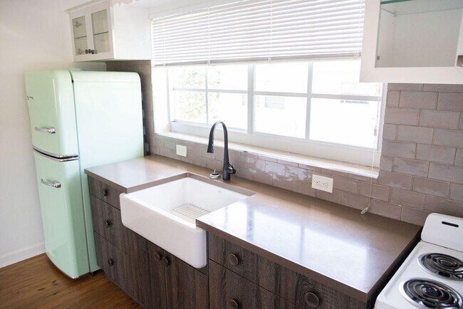 Building Photo - 210 S Ocean Breeze