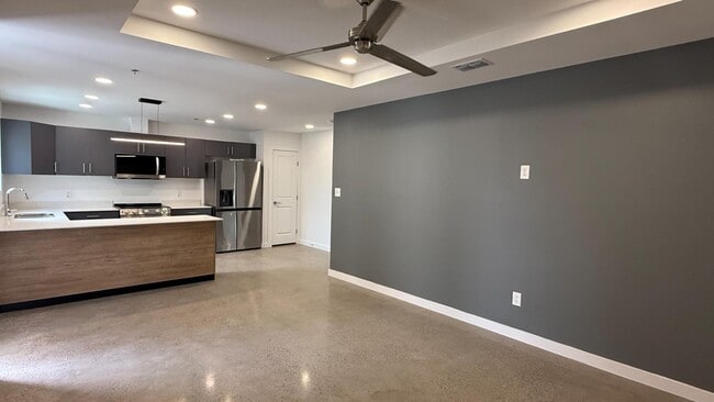 Building Photo - 601 Sapphire Ave