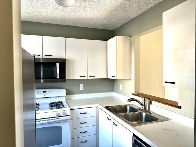 Building Photo - 5727 Kilbury Ln