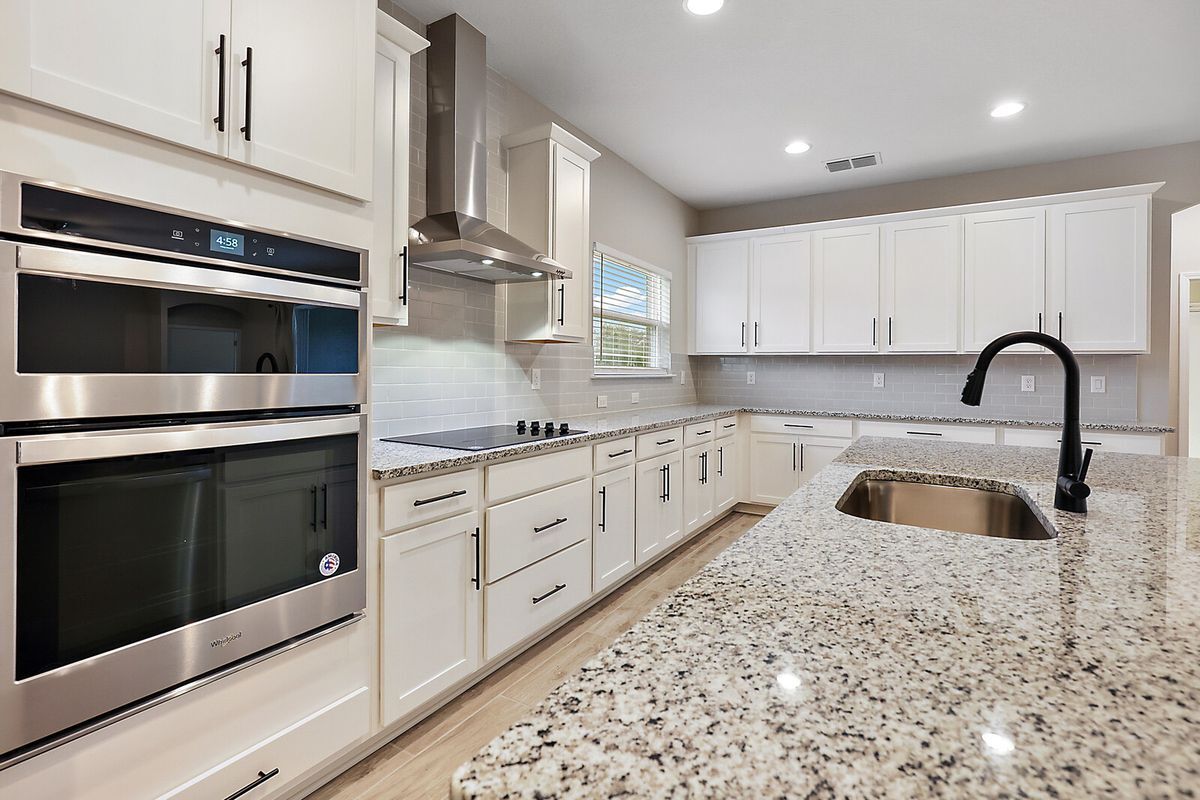 Building Photo - 615 Avila Pl