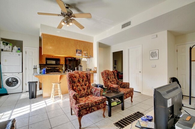 Building Photo - West Campus Gem!!!