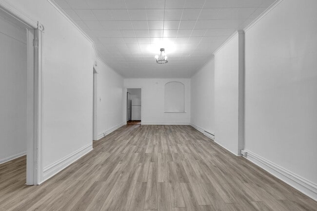 Building Photo - Spacious 5-Bed Renovated Home with Modern ...