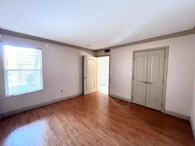 Building Photo - 1150 N Buffalo Dr