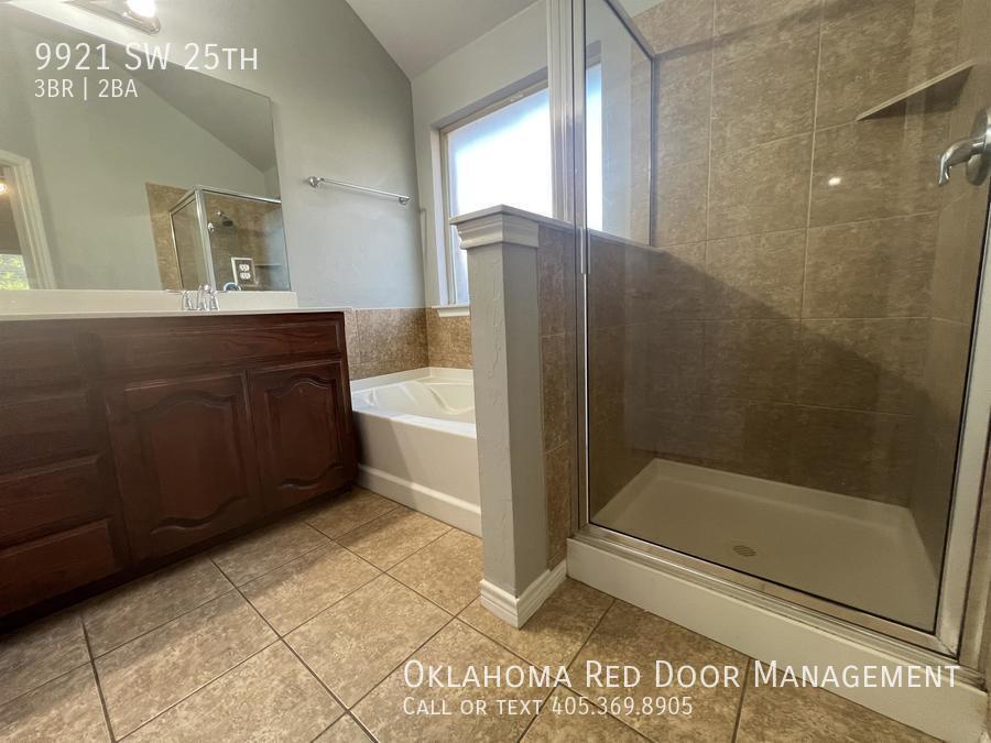 Building Photo - 9921 SW 25th-