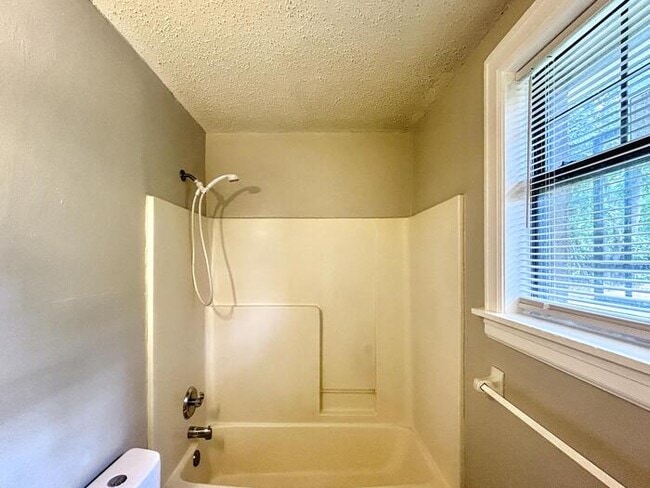 Building Photo - 3582 Kensett Dr