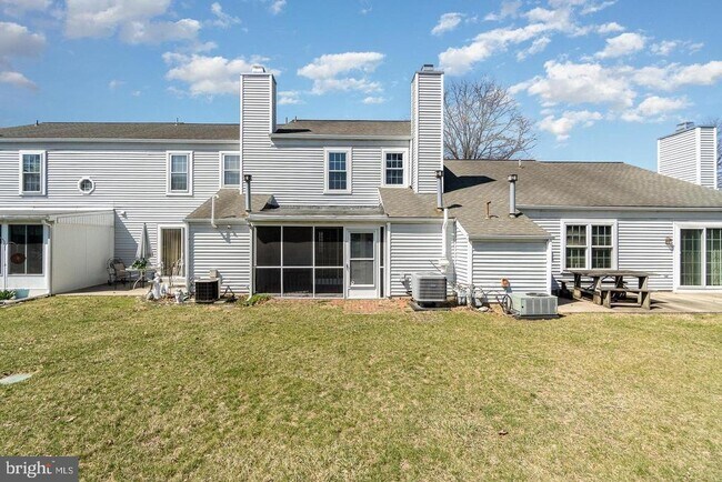Building Photo - 407 Cambridge Ct