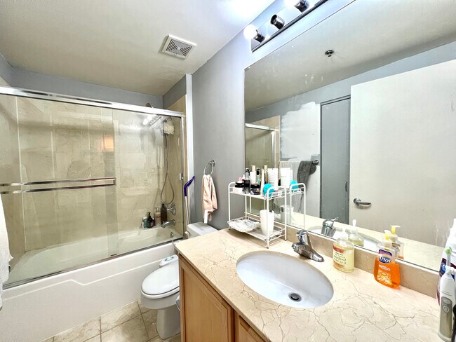 Building Photo - 210 S Desplaines St