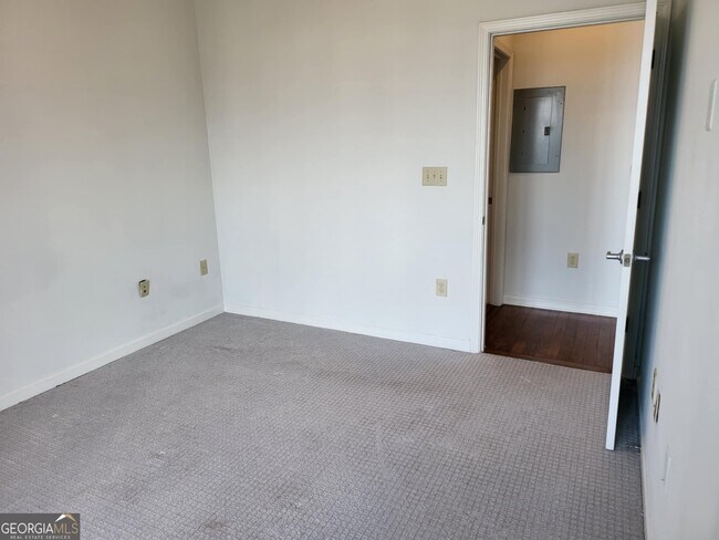 Building Photo - 3040 Peachtree Rd NW