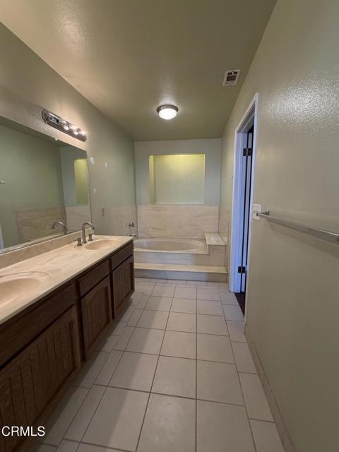 Building Photo - 650 Lions Gate Dr