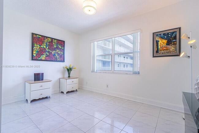 Building Photo - 121 Golden Isles Dr