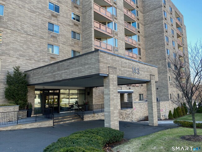 Building Photo - 143 Hoyt St
