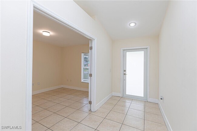 Building Photo - 2112 NE 15th Pl