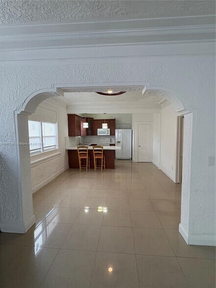 Building Photo - 1560 NW 25th Ave