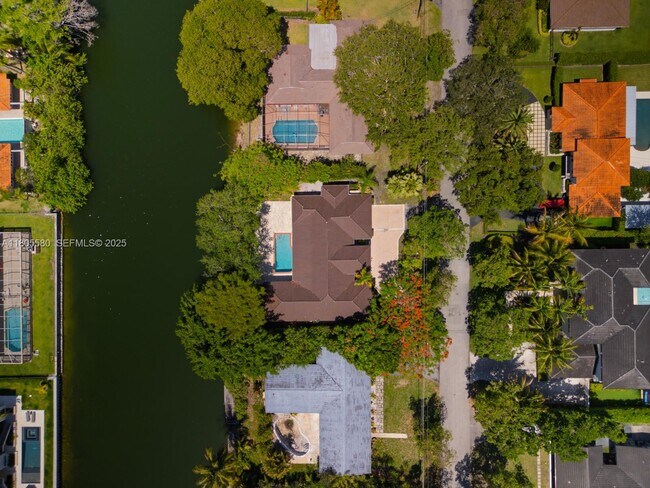 Building Photo - 1442 Coruna Ave