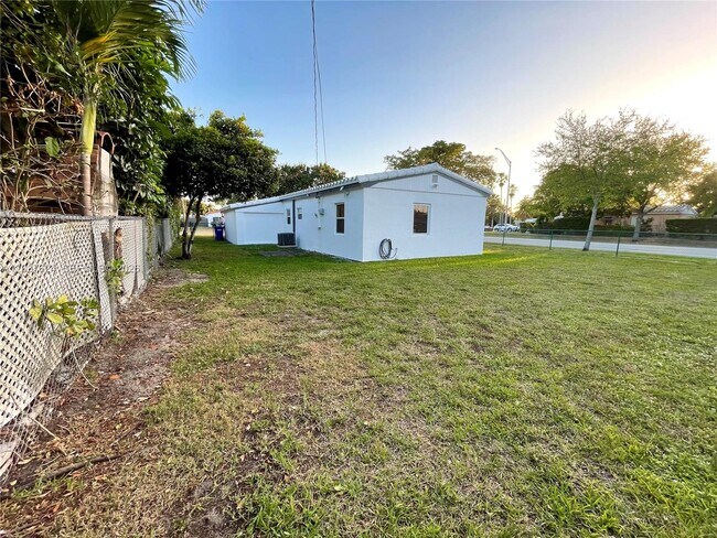 Building Photo - 1501 NE 173rd St
