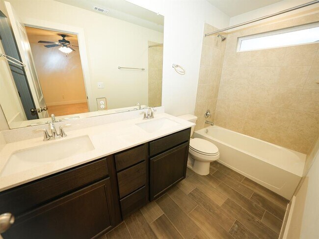 Building Photo - 10613 Harwood Overlook Cove
