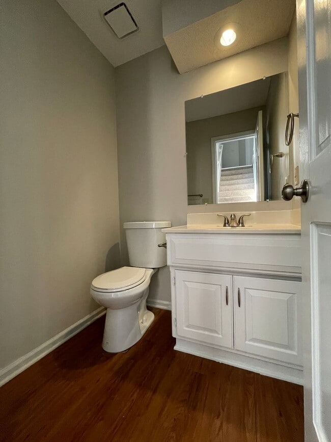 Building Photo - Stunning 4BR 2.5BA w/ Granite Kitchen in South Overland Park