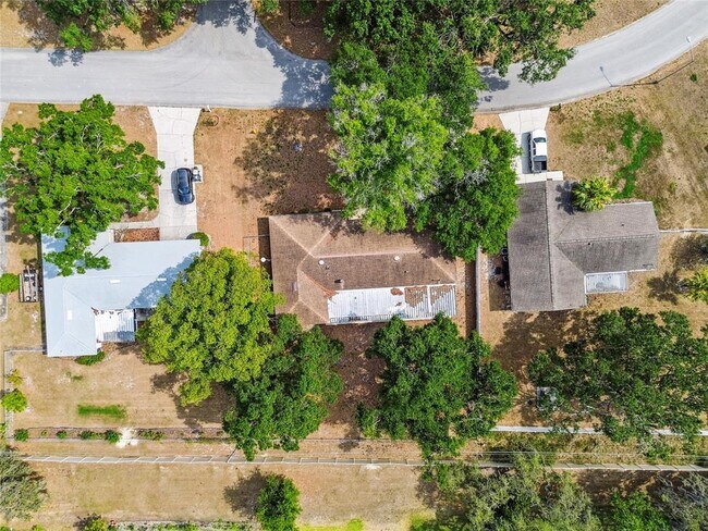 Building Photo - 1102 Shadowbrook Dr N