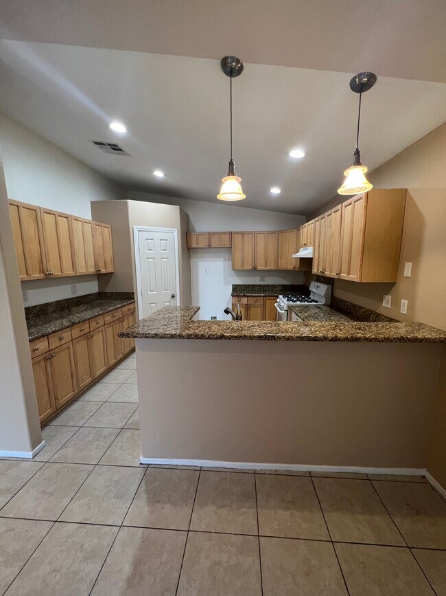 Building Photo - 66334 San Juan Rd