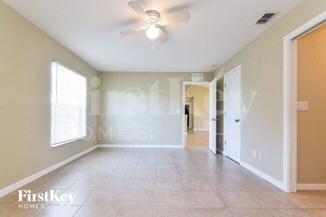 Building Photo - 10371 Grail Ave