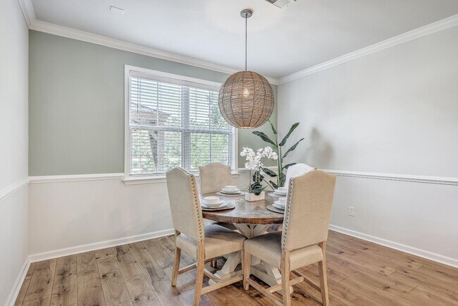 Building Photo - 132 McClellan Way