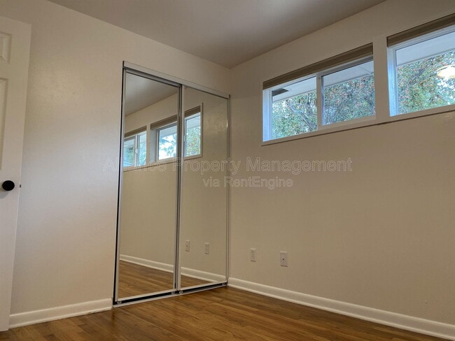 Building Photo - 2605 Lark Dr