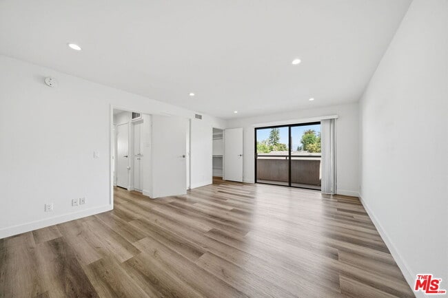 Building Photo - 6212 Fulton Ave