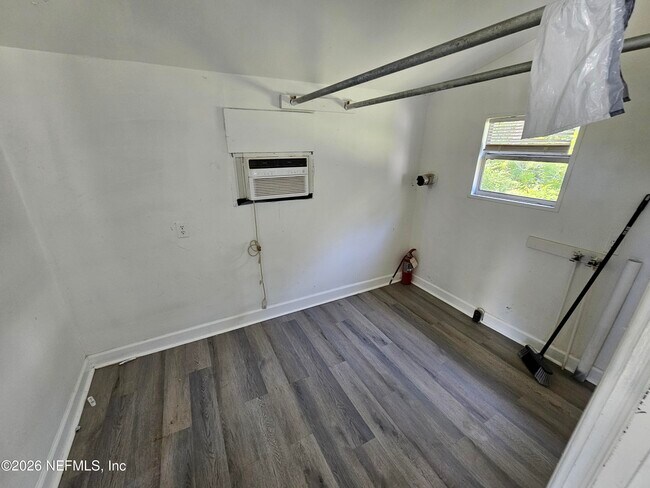 Building Photo - 3129 Lowell Ave