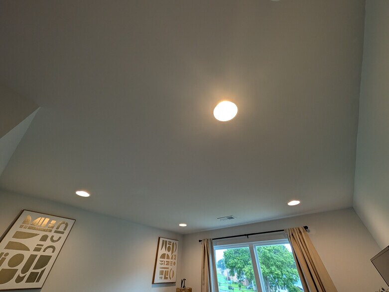 Building Photo - Room in Townhome on Sullins Rd