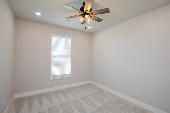 Building Photo - 300 White Oak St