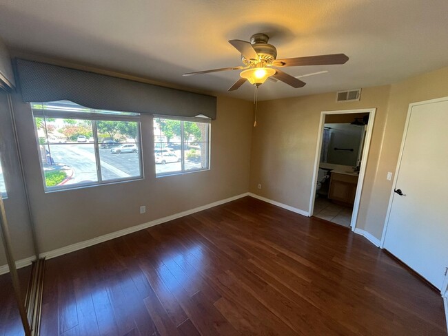 Building Photo - Modern 3-Bed, 3-Bath Condo with Garage & P...