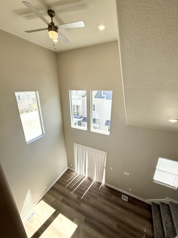 Building Photo - 1063 S 2560 E