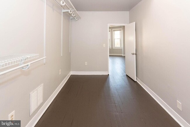 Building Photo - Spacious 3 Bedroom Townhome