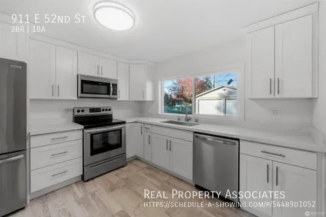 Building Photo - 911 E 52nd St